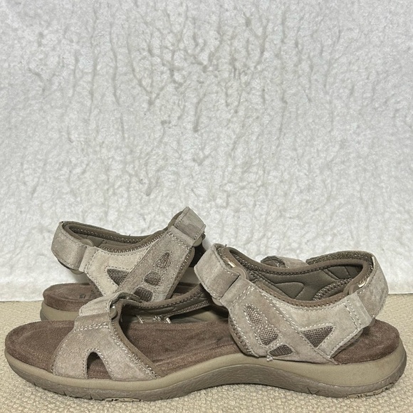 Earth Origins Womens Savoy Skylar Taupe Suede Casual Strap Sandals Shoes SZ 9 W - Picture 7 of 11
